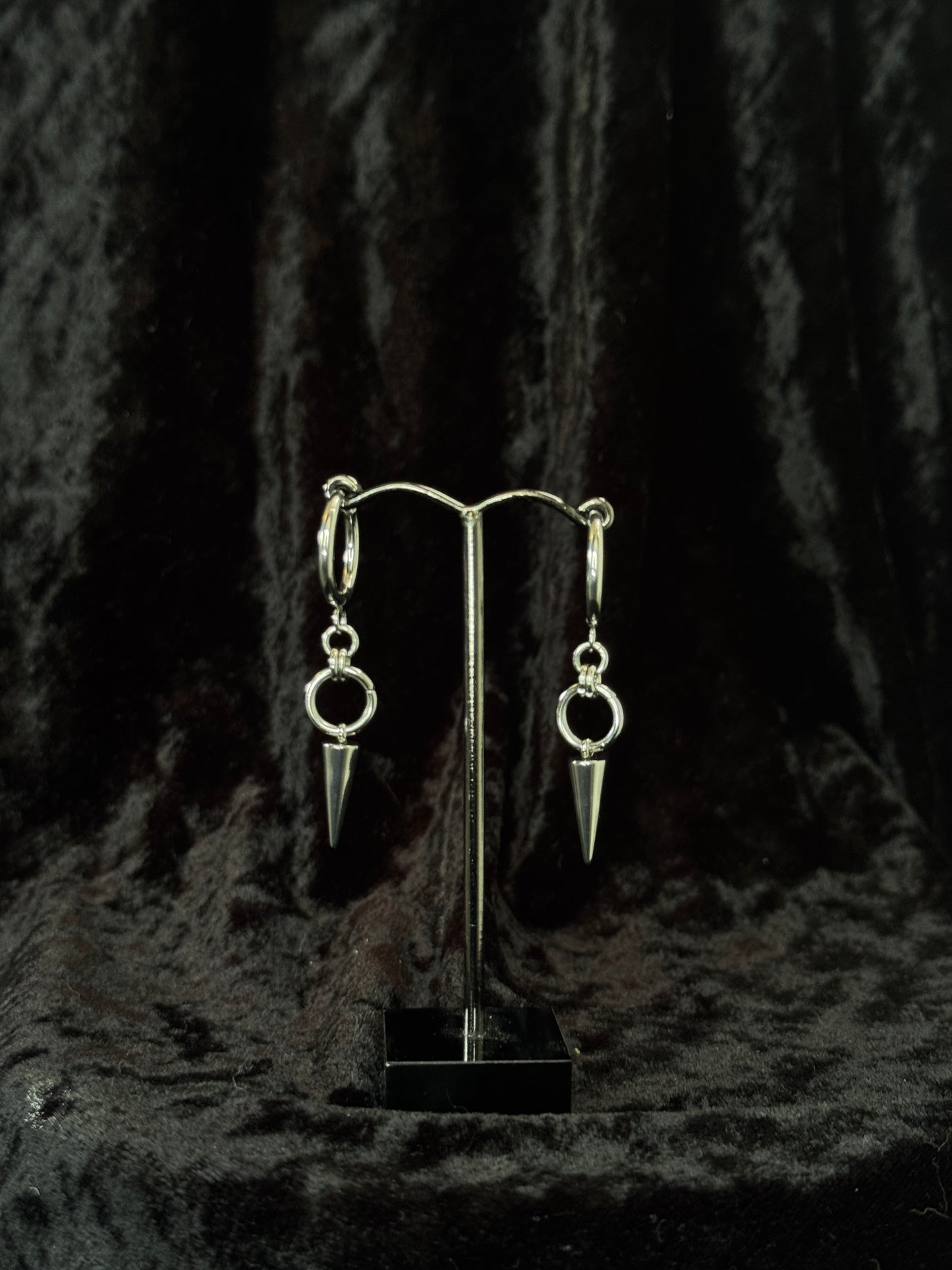 Short spike earrings